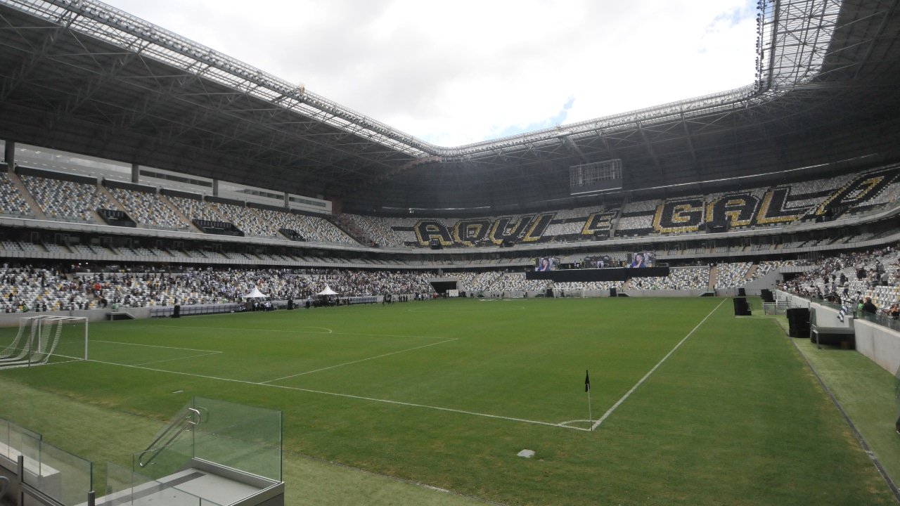 Gramado e arquibancada da Arena MRV (foto: Gladyston Rodrigues/EM/DA)