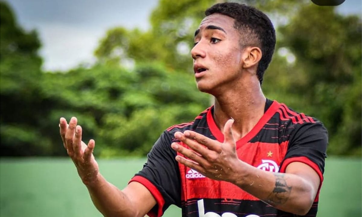 Lateral-direito Arthur passou pelo Flamengo em 2019 e 2020 - (foto: Reprodução/Instagram)