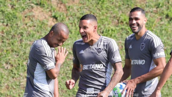 Mariano, Arana e Kardec em treino do Atlético (foto: Paulo Henrique França / Atlético)