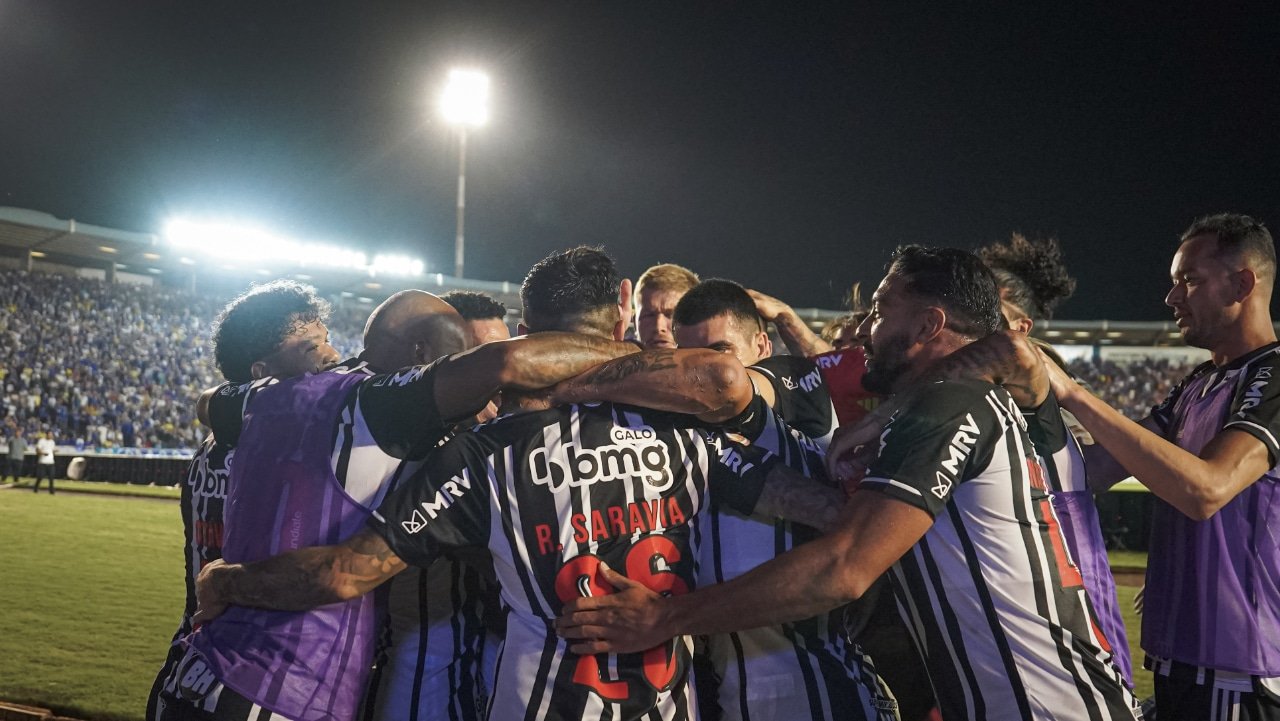 Jogadores do Atlético-MG comemora gol na vitória sobre o Cruzeiro, em Uberlândia, pelo Brasileiro de 2023 (foto: Pedro Souza/Atlético-MG)