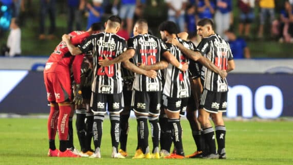 Time do Atlético-MG no jogo contra o Cruzeiro, pela Série A, em Uberlândia (foto: Alexandre Guzanshe/EM/DA.Press)