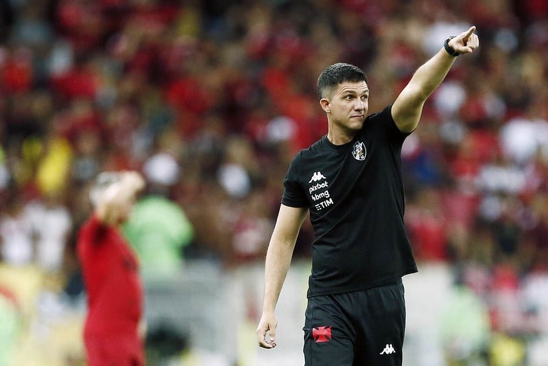 Maurício Barbieri no comando do Vasco (foto: Daniel RAMALHO/VASCO)