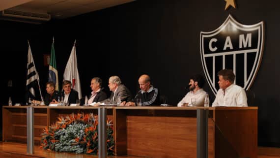 Conselheiros do Atlético-MG reunidos na sede do clube (foto: Bruno Sousa/Atlético)