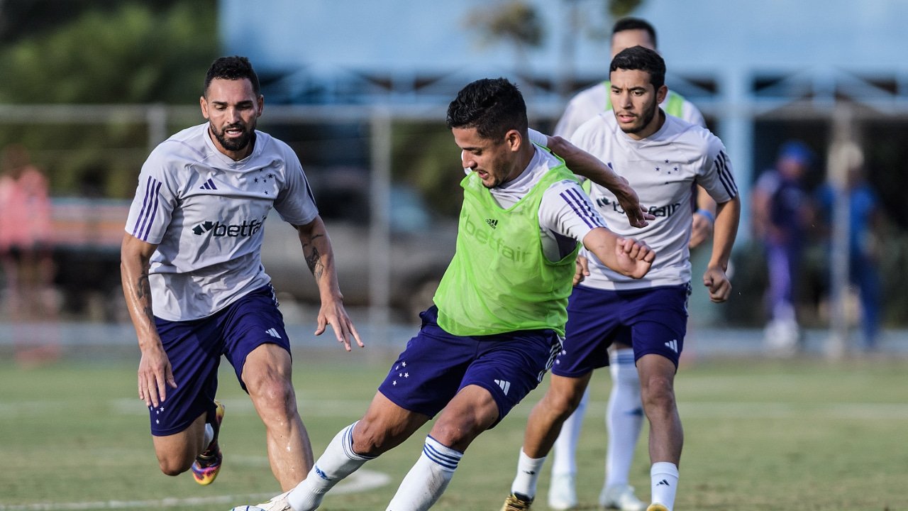 Sete jogadores do Cruzeiro estão pendurados para o duelo com o Fortaleza (foto: Gustavo Aleixo/Cruzeiro)