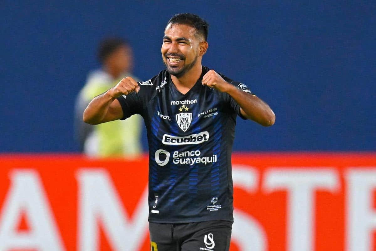 Junior Sornoza, meia do Independiente Del Valle, comemora a vitória sobre o Corinthians e classificação as oitavas de final da Libertadores (foto: Rodrigo BUENDIA / AFP)