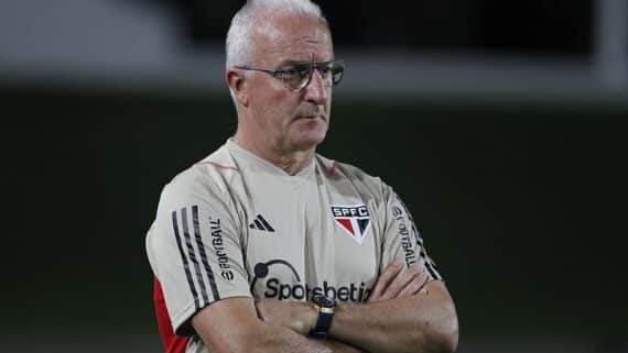 Dorival concentrado na partida pela Copa Sul-Americana (foto: Rubens Chiri/saopaulofc.net)