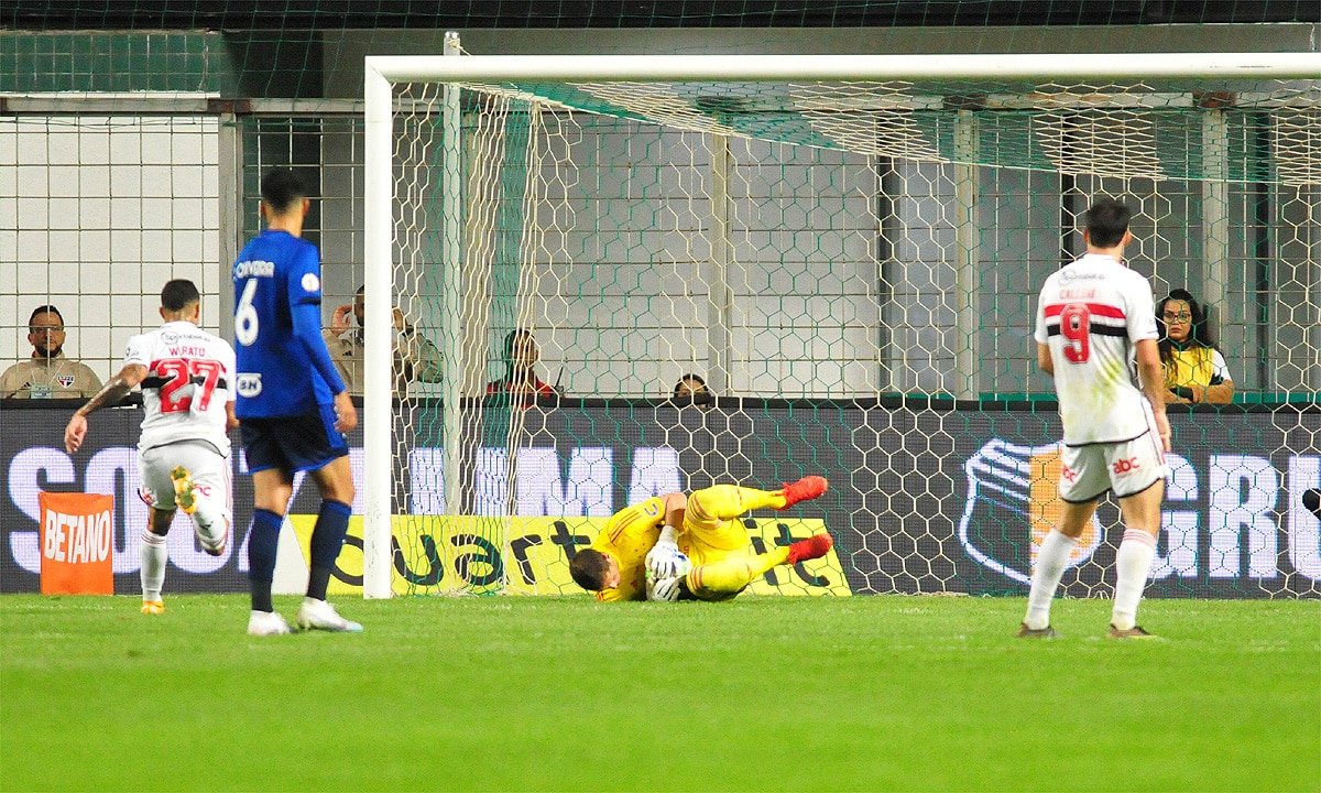 Rafael Cabral se destacou pelo Cruzeiro na vitória sobre o São Paulo (foto: Ramon Lisboa/EM D.A Press)