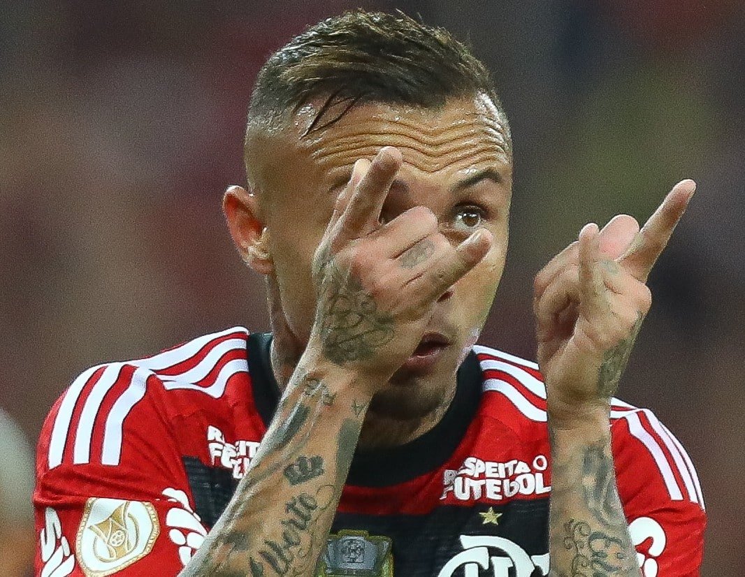 Everton Cebolinha comemora gol marcado contra o Grêmio pelo Campeonato Brasileiro (foto: Gilvan de Souza / CRF)