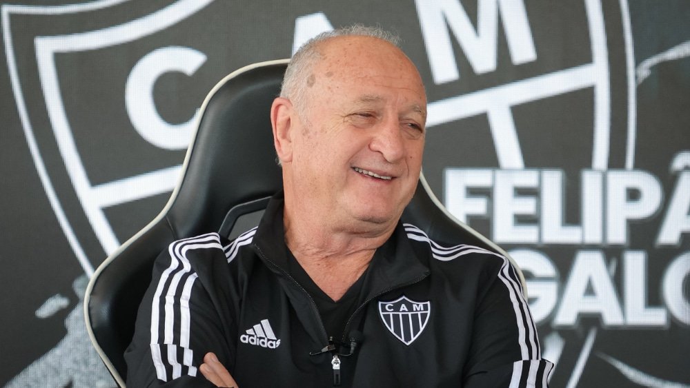 Felipão em entrevista na Cidade do Galo (foto: Pedro Souza/Atlético)