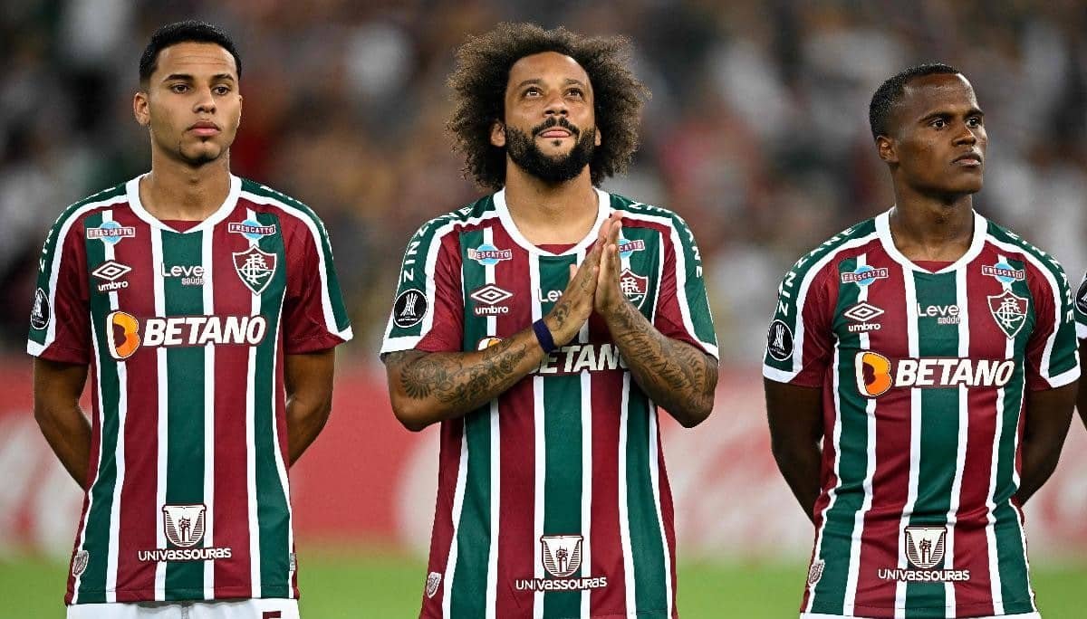 Alexsander, Marcelo e Jhon Arias antes de partida do Fluminense (foto: MAURO PIMENTEL / AFP)