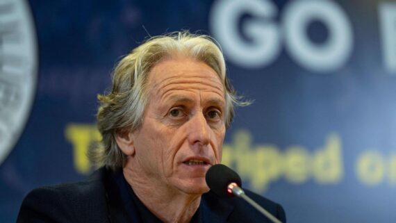 Jorge Jesus, treinador português, durante entrevista coletiva no Fenerbahce (foto: Yasin AKGUL / AFP)