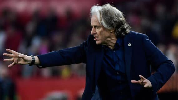 Jorge Jesus, técnico do Fenerbahçe, deve acertar com a Arábia Saudita (foto: CRISTINA QUICLER/AFP)