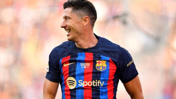 Lewandowski no Barcelona (foto: Pau BARRENA / AFP)