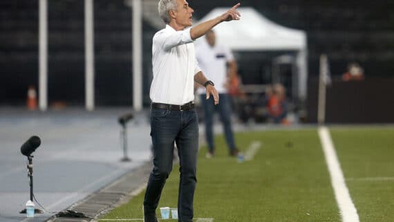Luis Castro no comando do Botafogo (foto: Vítor Silva/Botafogo)