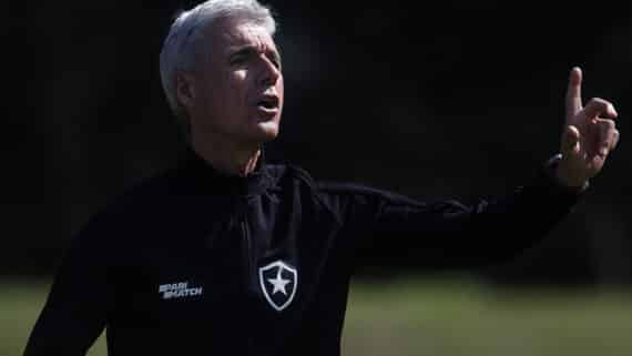 Luís Castro, técnico do Botafogo (foto:  Vitor Silva/Botafogo)
