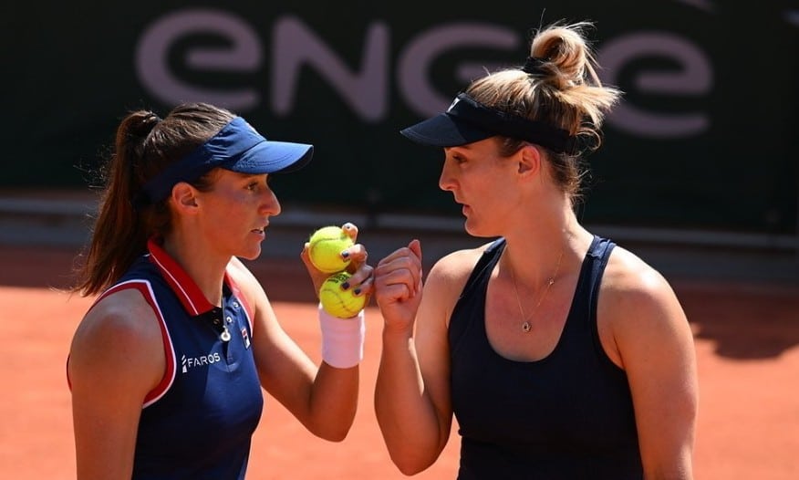 Luisa Stefani e Marcelo Melo são campeões nas duplas em torneios