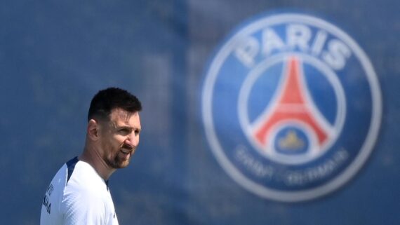 Messi em treino no Paris Saint-Germain (foto: FRANCK FIFE / AFP)