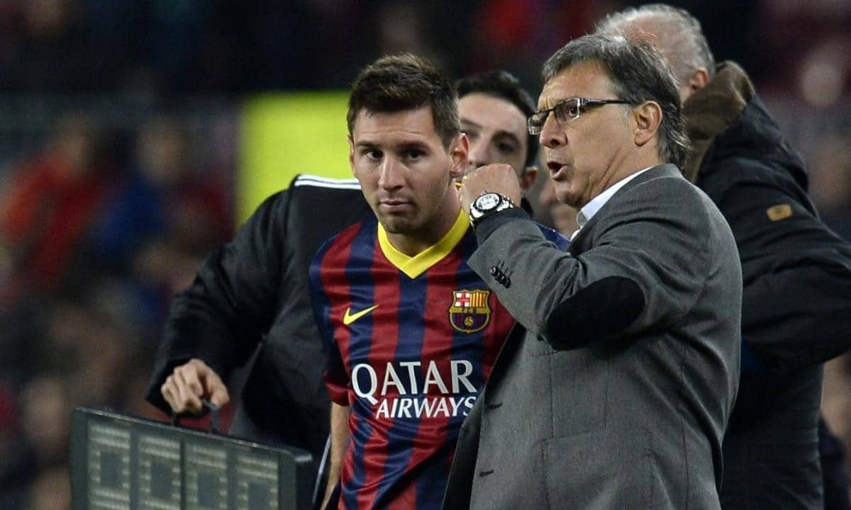 Messi e Tata Martino em partida do Barcelona pela Copa do Rei, em 2014 (foto: LLUIS GENE/AFP)