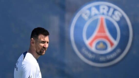 Messi em treino do Paris Saint-Germain (foto: FRANCK FIFE/AFP)