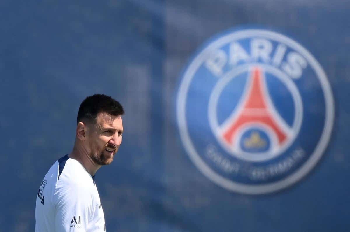 Messi em treino no Paris Saint-Germain (foto: FRANCK FIFE / AFP)