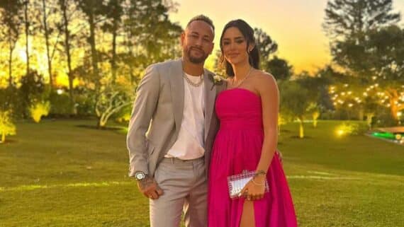 Neymar e Bruna Biancardi posam para foto (foto: Reprodução / Instagram)