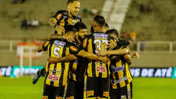 Novorizontino comemora gol em vitória sobre o Tombense no estádio Soares de Azeved, em Muriaé, Minas Gerais (foto: Ozzair Jr/Novorizontino)