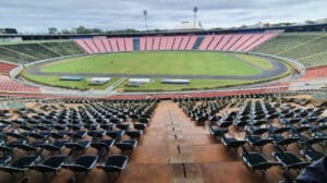 Estádio Parque do Sabiá, em Uberlândia, tem capacidade para 39.940 espectadores - Crédito: 