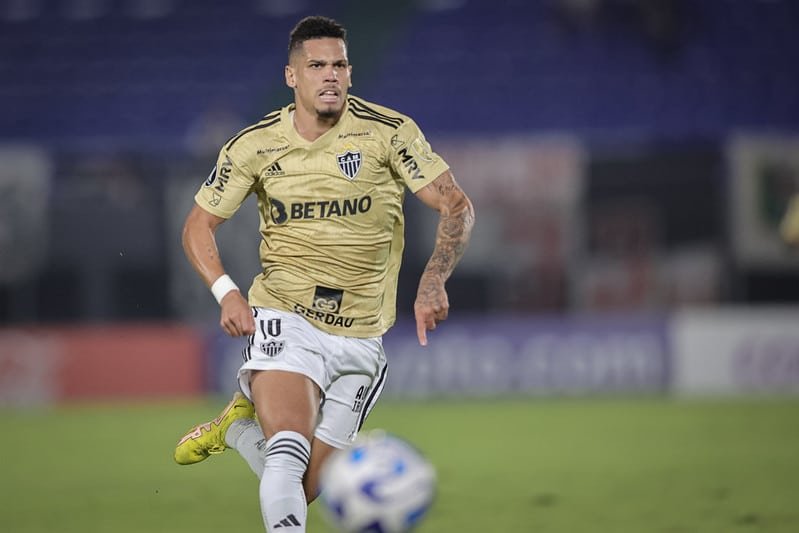 Paulinho corre durante jogo do Atlético-MG (foto: Pedro Souza/Atlético-MG)