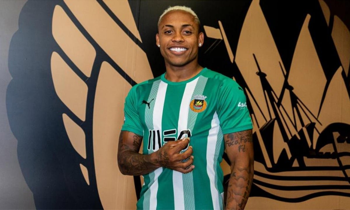 Paulo Vitor disputou a temporada 2022/2023 pelo Rio Ave, de Portugal (foto: Divulgação/Rio Ave)