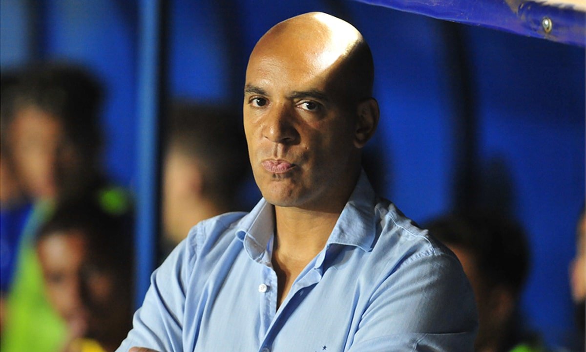 Pepa, técnico do Cruzeiro, em jogo contra o Atlético-MG (foto: Alexandre Guzanshe/EM D.A Press)