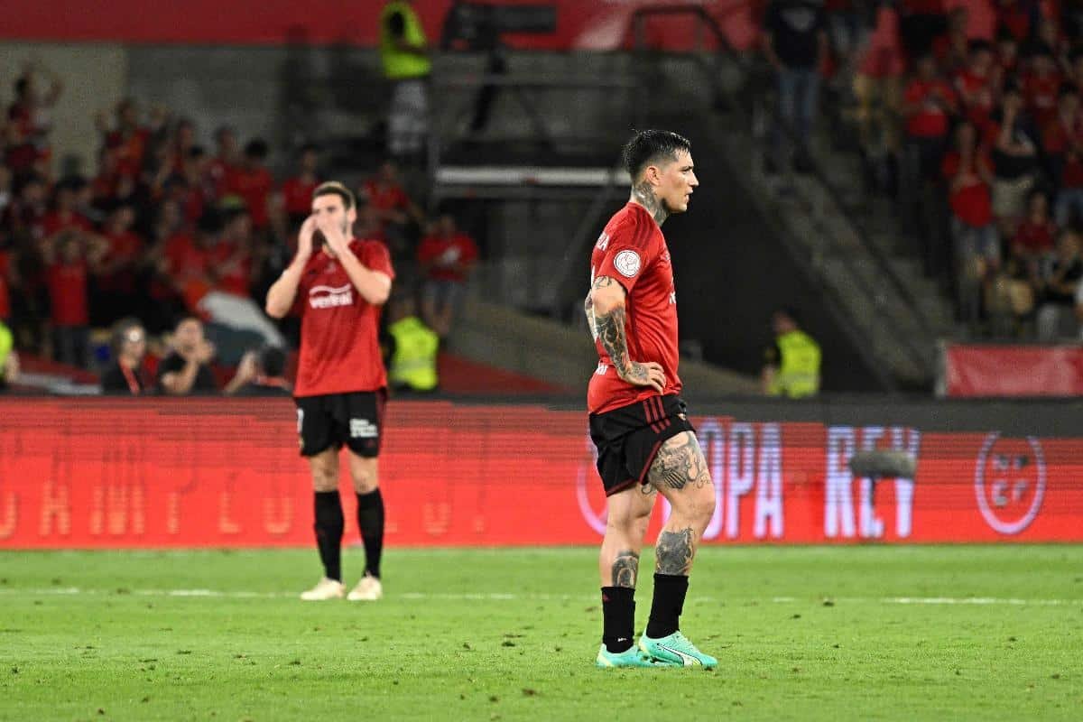 Jogadores do Osasuna lamentam derrota na Copa do Rei (foto: JAVIER SORIANO / AFP)
