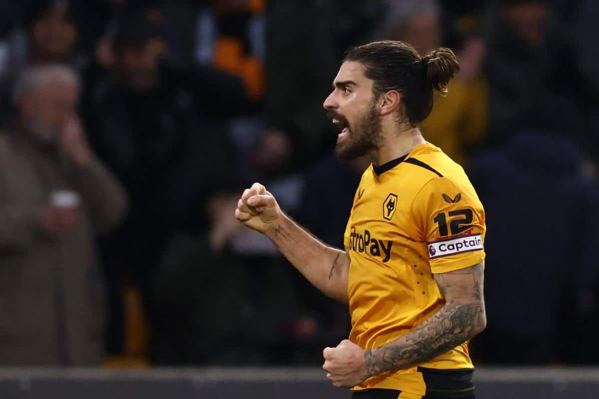 Rúben Neves comemora gol pelo Wolverhampton, da Inglaterra (foto: DARREN STAPLES / AFP)