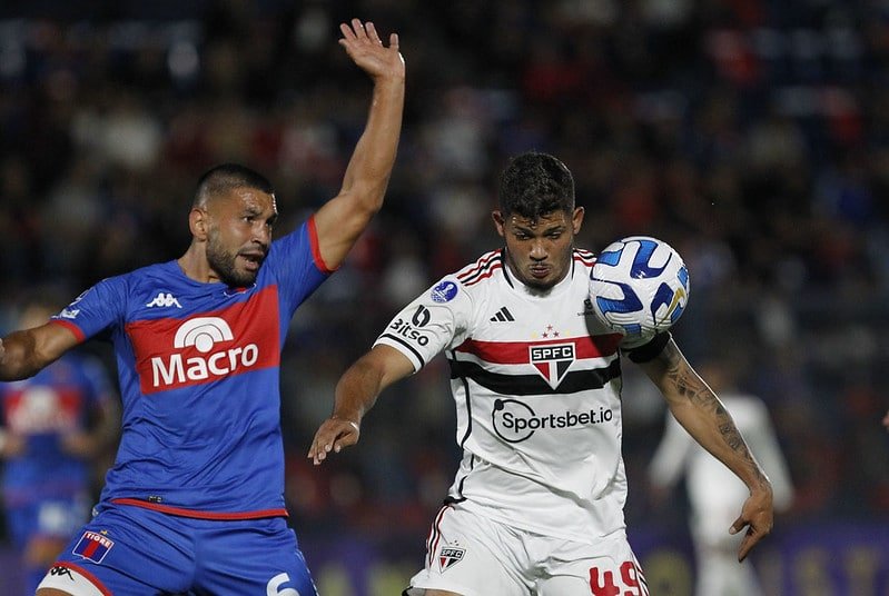 São Paulo enfrentando o Tigre pela Copa Sul-Americana (foto: Rubens Chiri/Saopaulofc.net)