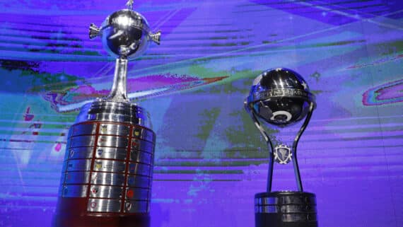 Troféus Libertadores e Sul-Americana (foto: AFP / POOL / Nathalia Aguilar)