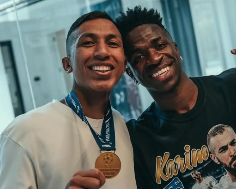 Felipe Silva e Vinícius Júnior lado a lado (foto: Reprodução)
