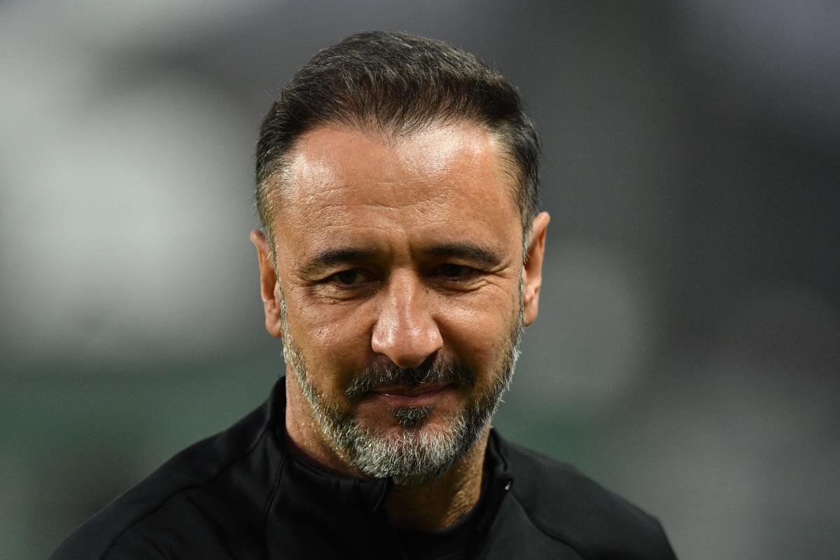 Vitor Pereira treinando o Corinthians (foto: Credito: Alexandre Guzanshe/EM/D.A Press)