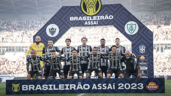 Atlético-MG perfilado no Mineirão para jogo do Campeonato Brasileiro (foto: Pedro Souza/Atlético-MG)