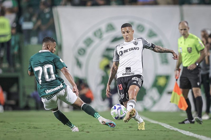 Arana, do Atlético, em ação diante do Goiás (foto: Pedro Souza/Atlético)