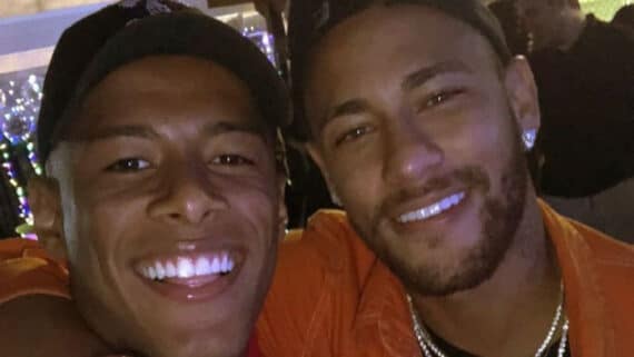 Arthur Gomes (à esquerda) e Neymar Jr (à direita) (foto: Arquivo Pessoal/Arthur Gomes)