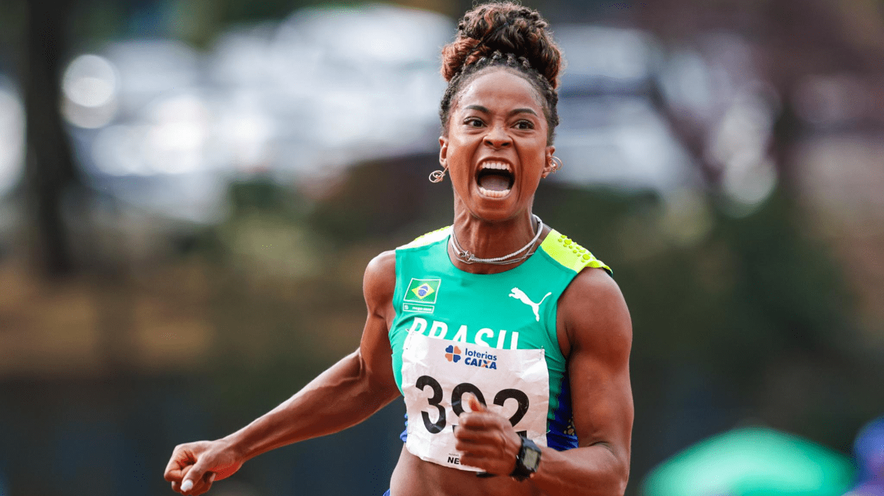 Vitória Rosa comemorando após prova (foto: Wagner Carmo/Cbat)