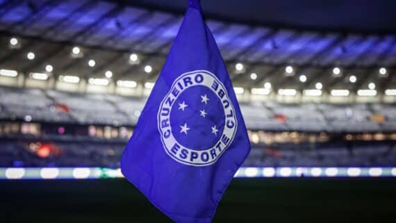 Bandeira do Cruzeiro no Mineirão (foto: Staff Images/Cruzeiro)
