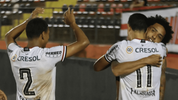 Jogadores do Botafogo-SP comemorando gol (foto: Reprodução Instagram)