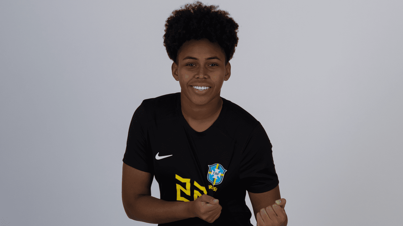 Camila Rodrigues na sessão de fotos da CBF (foto: Thais Magalhães/CBF)