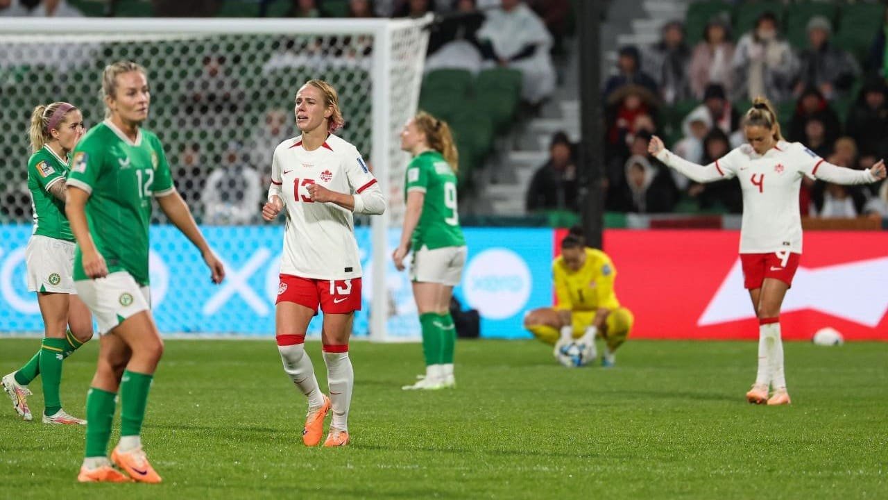 Canadá x Irlanda se enfrentaram pela 2ª rodada da Copa do Mundo (foto: COLIN MURTY/AFP)