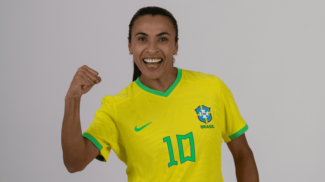 Marta durante sessão de fotos da CBF (foto: Thais Magalhães/CBF)