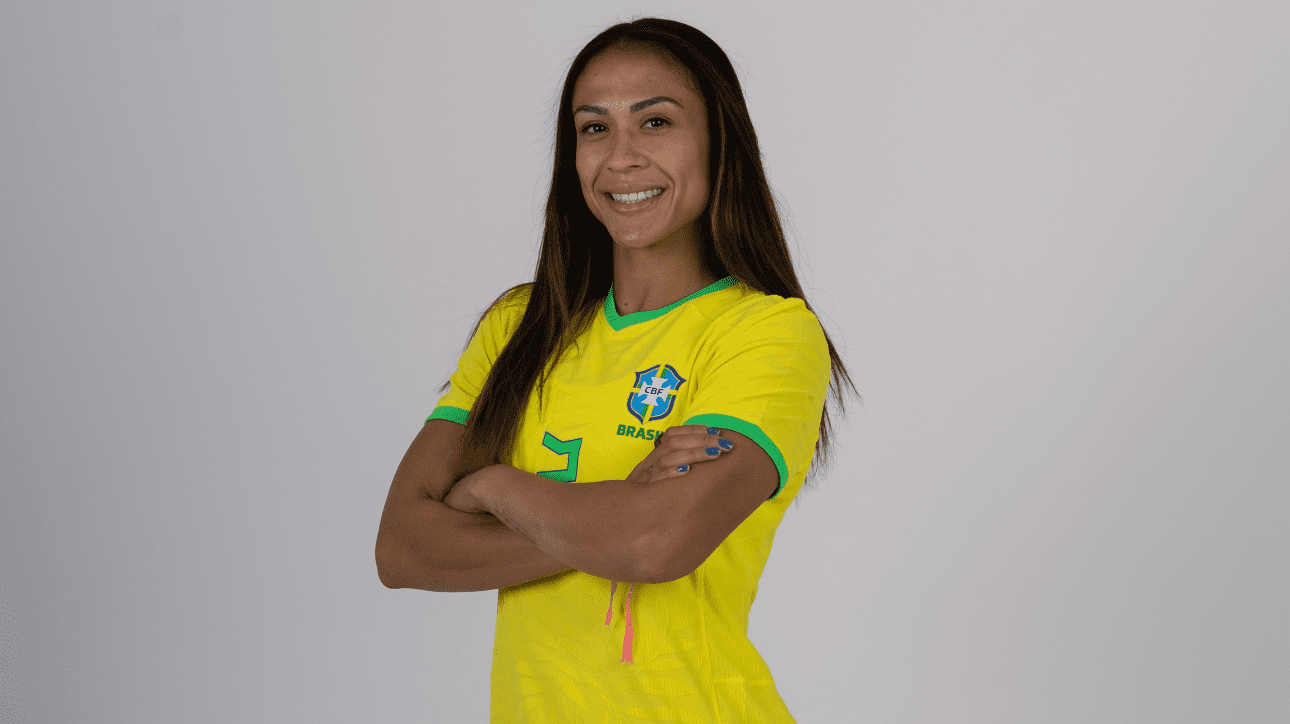 Kathellen durante sessão de fotos da CBF (foto: Thais Magalhães/CBF)