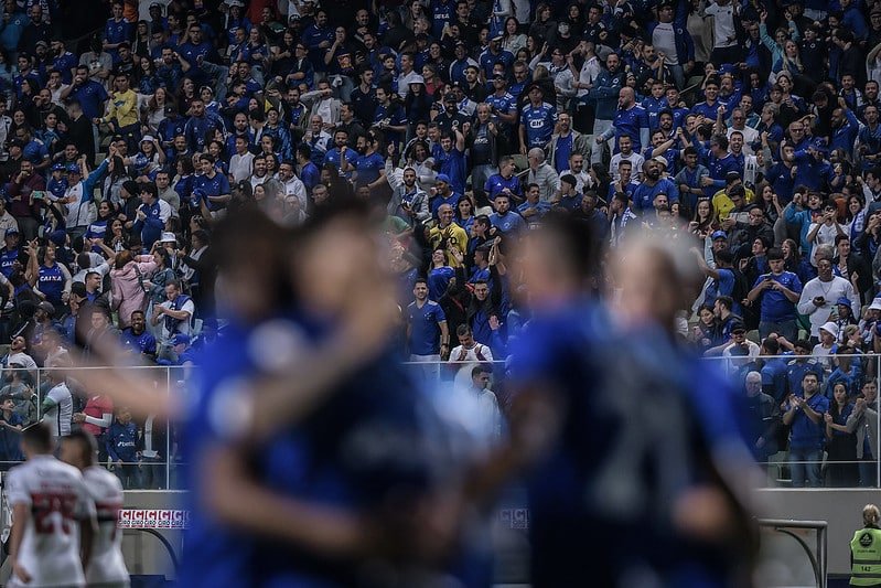 Jogadores e torcida do Cruzeiro no Independência (foto: Gustavo Aleixo/Cruzeiro)