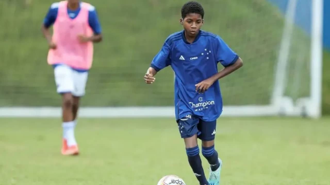 Davi Luiz, jovem que fez golaço na várzea, em treino do Cruzeiro (foto: Arquivo Pessoal/Davi Luiz)