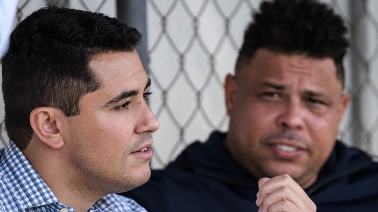 Pedro Martins (à esquerda) e Ronaldo Fenômeno (à direita) (foto: Gustavo Aleixo/Cruzeiro)