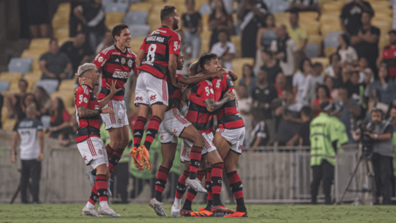 Jogadores do Flamengo comemorando gol (foto: Paula Reis/Flamengo)